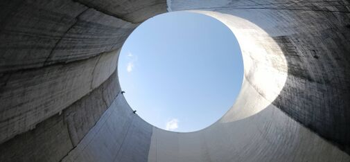 Subsequent coating of the inner shells in cooling tower 3.